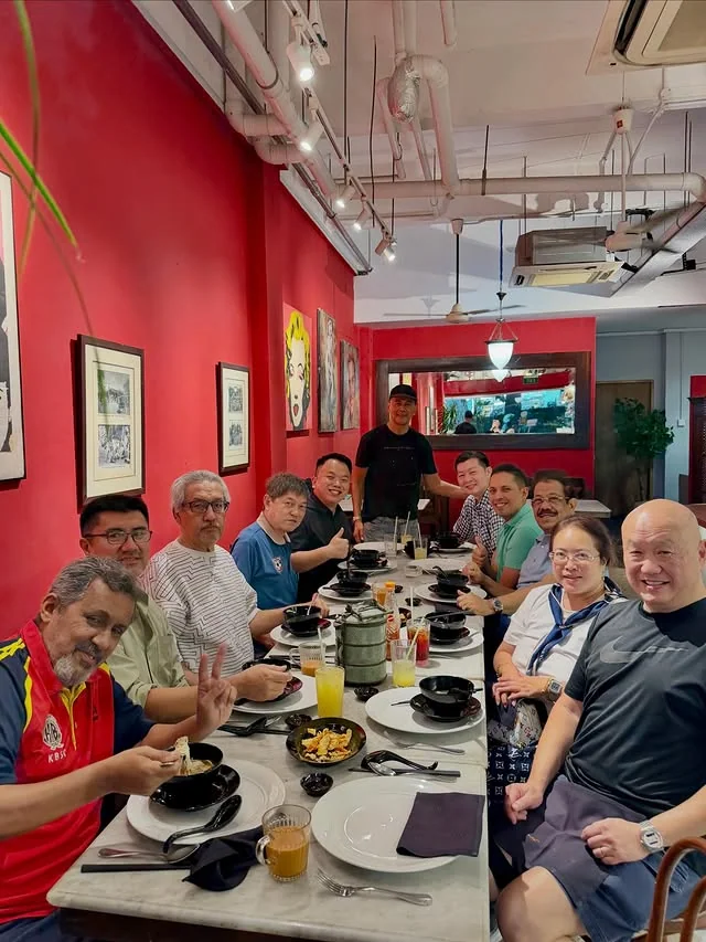 Hosting ex-National football veterans at Warung M. Nasir